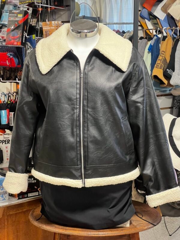 Chamarra Tipo Aviador con Forro Sherpa para Clima Frío Chamarra Tipo Aviador con Forro Sherpa para Clima Frío