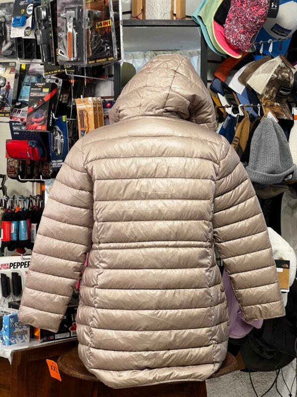 Chamarra Acolchada Larga Kenneth Cole con Capucha para Clima Frío