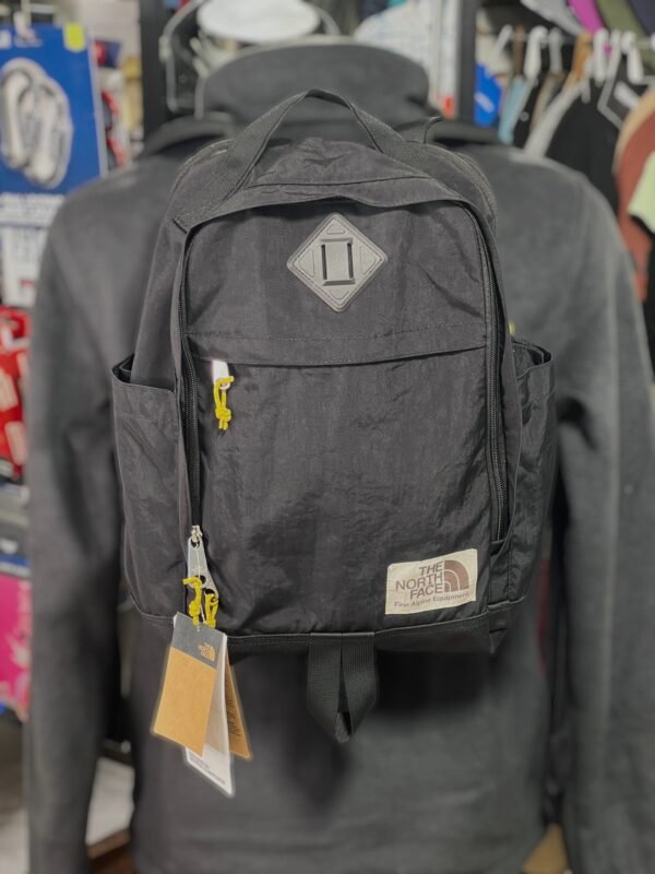 Mochila The North Face Berkeley Daypack 16L negra – Minimalista vintage con DWR para uso urbano y universidad en México