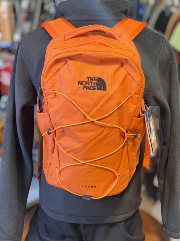 Mochila escolar The North Face Jester 28L con base autoportante y sistema FlexVent™ Mochila The North Face Jester 28L – Daypack escolar con FlexVent y base autoportante para universidad y uso urbano en México