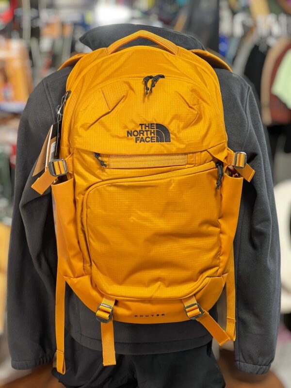 Mochila The North Face Router 40L – Gama Store Outlet México Mochila The North Face Router 40L – Daypack urbano XL con FlexVent y laptop 17 para viajes, trabajo y universidad en México