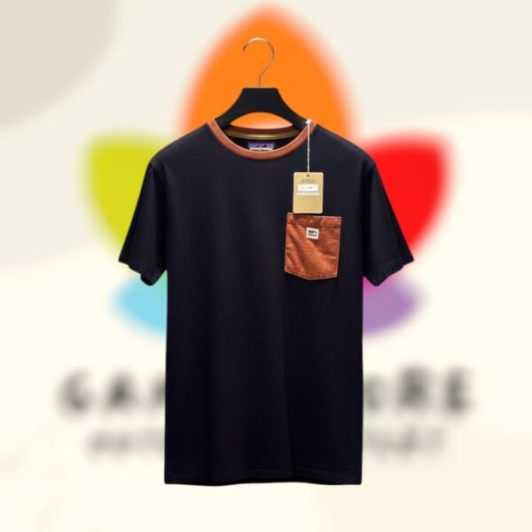 patagonia shop sticker pocket responsibili tee morado hombre xs.jpg